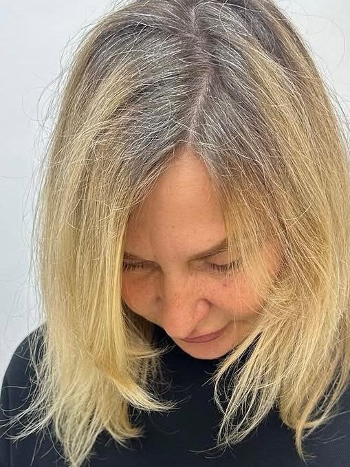 Grown-out roots before a fresh colour appointment